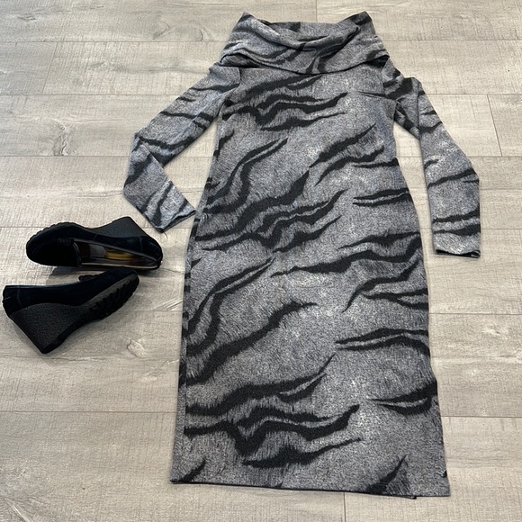 WHBM - Tiger-Print Cozy Sweater Dress (Will fit Size S/M) - Picture 4 of 10